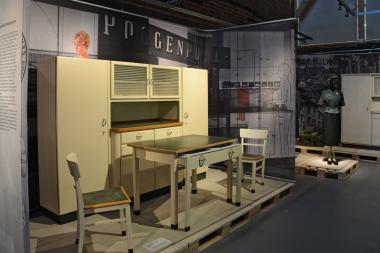 Die Küche ¿form 1000¿ der Firma Poggenpohl in der Ausstellung im LWL-Ziegeleimuseum Lage.<br>Foto: LWL