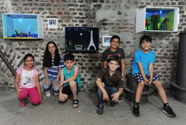 Die Kinder aus Bochum in der Ausstellung der Museobilboxen.<br>Foto: LWL/Appelhans