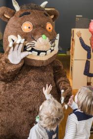 Nach fünf Monaten verabschiedet sich der Grüffelo aus dem LWL-Museum für Kunst und Kultur.<br>Foto: LWL/Neander