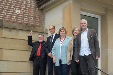 Von links: Dieter Gebhard, Vorsitzender der LWL-Landschaftsversammlung Dr. Holger Mertens, kommissarischer Landeskonservator für Westfalen Mechthild Mennebröker, Untere Denkmalbehörde der Stadt Münster Dr. Barbara Seifen,kommissarische Leiterin der praktischen Denkmalpflege beim LWL, Martin Fischer, Architekt beim LWL- Bau und Liegenschaftsbetrieb.<br>Foto:LWL/Dülberg