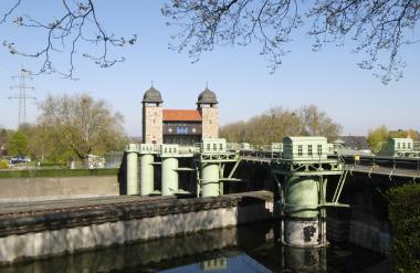 Der Rundgang durch den Schleusenpark führt auch zur historischen Schachtschleuse.<br>Foto: LWL/Hudemann