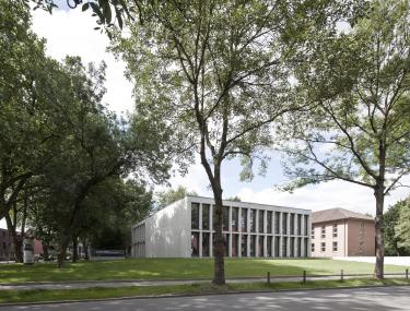 Auftakt des Stadtspaziergangs Baukultur war die Katholische Hochschule NRW an der Piusallee in Münster, die von Peter Bastian Architekten BDA umgebaut und erweitert wurde.<br>Foto: LWL/ Borgmann