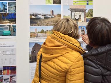In der Bürgerhalle des LWL-Landeshauses sind alle ausgezeichneten und eingereichten Arbeiten des Westfälischen Preises für Baukultur zu sehen.<br>Foto:LWL/Schmidt
