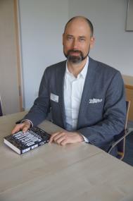 Im LWL-Museum für Kunst und Kultur zu Gast: LWL-Medienexperte Dr. Bert te Wildt liest aus seinem Buch und stellt Hilfen vor.<br>Foto: LWL