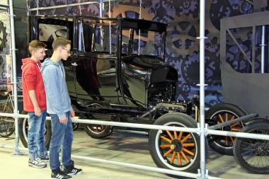 Das Ford-T-Modell in der Ausstellung zur Geschichte der Arbeiterbewegung steht für die Einführung der Fließbandarbeit.<br>Foto: LWL/Holtappels