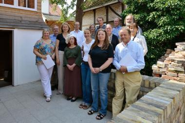 Die Jury des Rheinisch-Westfälischen Staatspreises für Denkmalpflege vor dem Fachwerkhaus ¿Berenbom¿ in Burgsteinfurt. Dr. Regina Machhaus erhielt hierfür 2013 den Denkmalpflegepreis.<br>Foto: LWL/Dülberg