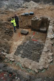 Keller eines Wohnhauses des 16. Jahrhunderts an der Clarenstraße. Die schmalen Kellermauern bildeten das Fundament eines Fachwerkhauses.<br>Foto: LWL/Spiong