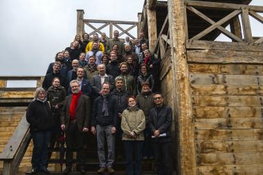 Gut besucht war die Nachwuchstagung der LWL-Archäologie für Westfalen im LWL-Römermuseum in Haltern am See, bei der auch eine Besichtigung im Römerpark Aliso und eine Erkundung des Nachbaus von Westtor und Holz-Erde-Mauer auf dem Programm stand. <br>Foto: LWL/Burgemeister