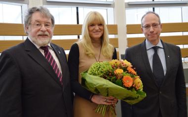 Vorsitzender der LWL-Landschaftsversammlung Dieter Gebhard und LWL-Direktor Matthias Löb gratulieren der wiedergewählten LWL-Kulturdezernentin Dr. Barbara Rüschoff-Thale.<br>Foto: LWL