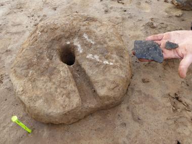 Ein Mahlstein als Zeuge der Landwirtschaft und Herstellung von Lebensmitteln vor knapp 2000 Jahren.<br>Foto: LWL/Spiong