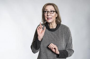 Beate Reker liest im LWL-Planetarium sechs weihnachtliche Kurzgeschichten von fünf Autoren vor.<br>Foto: LWL/Oblonczyk