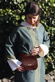 Macht sich gut am Gürtel: Diese Tasche stellen die Teilnehmer des Workshops im Museum in der Kaiserpfalz in Paderborn selbst her.<br>Foto: LWL