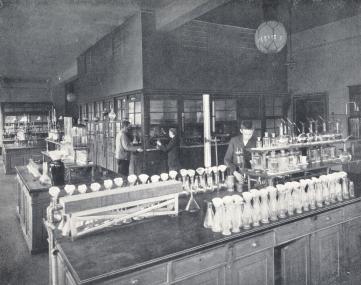 Chemisches Laboratorium der Henrichshütte vor dem Ersten Weltkrieg.<br>Foto: LWL