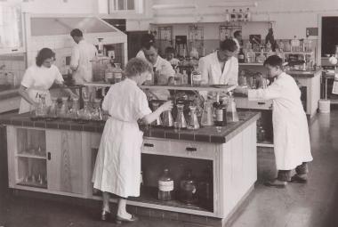 Arbeit im Labor, 1959.<br>Foto: LWL