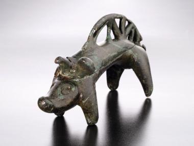 Auch archäologische Spuren des tierischen Westfalen können die Besucher des Familiensonntags im LWL-Museum für Archäologie für sich entdecken - beispielsweise diesen Eber aus Erwitte in der Sonderausstellung "Wildes Westfalen".<br>Foto: LWL/Menne