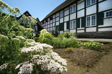 Der Apothekergarten im LWL-Freilichtmuseum Detmold steht im Mittelpunkt einer Reihe von Fürhungen.<br>Foto: LWL/Jähne