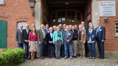 Die Westfälischen DNK-Preisträger und LWL-Experten der Denkmalpflege trafen in Minden-Lübbecke.<br>Foto: LWL/Schwalm 