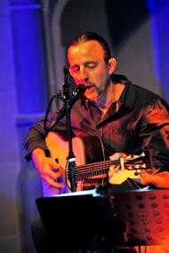 Michael Raeder überzeugt mit Gitarre und Gesang.<br>Foto privat