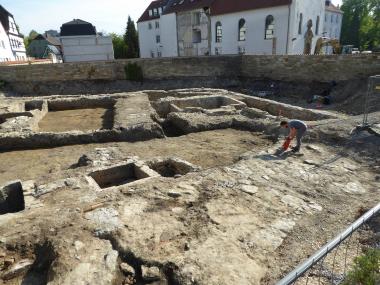 Die Archäologen des LWL dokumentieren aktuell am ehemaligen Landeshospital die Grundmauern mehrerer Gebäude aus verschiedenen Epochen. Eine Führung am Donnerstag wird Einblick in die aktuellen Ausgrabungsergebnisse geben.<br>Foto: LWL/E. Manz