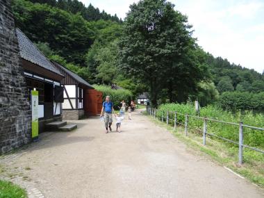 Damit die Besucher die Bahn direkt ab dem Parkplatz nutzen können, soll das Eingangsgebäude mit Ticketverkauf, Shop und Toilettenanlagen verlegt werden.<br>Foto: LWL