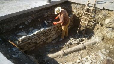 Unter dem Domplatz entdeckten die Archäologen alte Mauerzüge. <br>Foto: LWL/S. Gai
