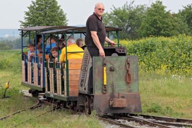 Beim Feldbahntreffen können Besucher Fahrten rund um das Gelände des LWL-Ziegeleimuseums unternehmen.<br>Foto: LWL/Holtappels