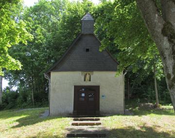 Nach langer Bauzeit kann in der Briloner Rochuskapelle wieder die Messe gelesen werden. Jetzt hat der LWL die kleine Kirche als Denkmal des Monats ausgezeichnet.<br>Foto: LWL/Heine-Hippler