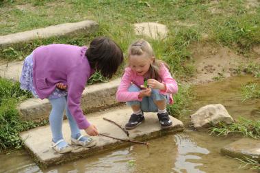 Spielen wie zu Omas Zeiten können Kinder am kommenden Sonntag im LWL-Freilichtmuseum Detmold.<br>Foto: LWL/Sánchez
