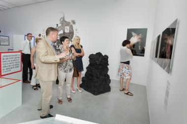 Gemeinsamer Ausstellungsbesuch mit Ministerin Barbara Steffens. <br>Foto: Jean-Marie Tronquet, Münster-View