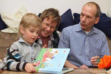 Der geistig behinderte Maurice und seine Pflegeeltern genießen jede gemeinsame Minute miteinander. <br>Foto: Anke Marhold