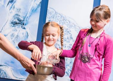 Spaß mit Wasser gibt es in den Herbstferien für die Kinder im LWL-Museum für Naturkunde.<br>Foto: LWL/Steinweg