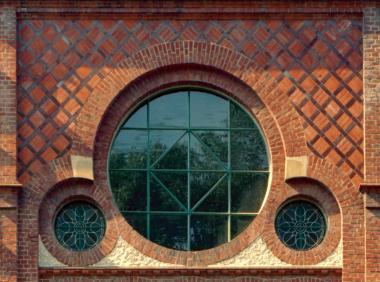 Ziegelmuster an der Lohnhalle der Zeche Zollern II/IV in Dortmund, die heute die Zentrale des LWL-Industriemuseums ist.<br>Foto: LWL