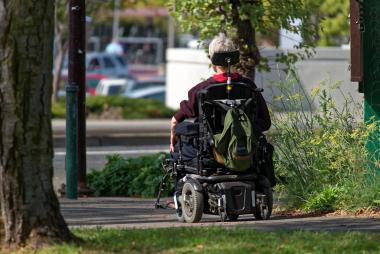 Ältere Menschen mit und ohne Behinderung haben ähnliche Wünsche und Bedürfnisse. Sie profitieren von einer Zusammenarbeit von Alten- und Behindertenhilfe.