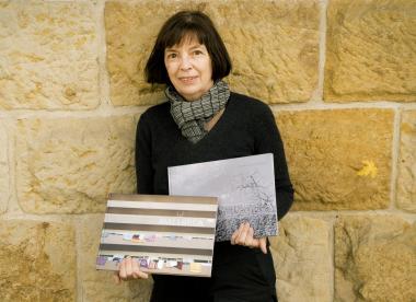 Brigitte Kraemer präsentiert ihre beiden Mallorca-Bildbände.<br>Foto: LWL