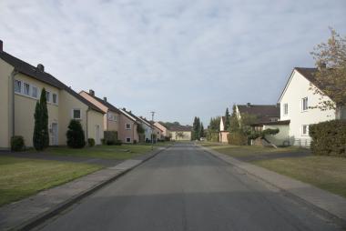 Der LWL hat die Britensiedlung in Münster-Gremmendorf, hier der Blick auf den Angelsachsenweg nach Süden, als Denkmal des Monats ausgezeichnet.<br>Foto: LWL/Brockmann-Peschel