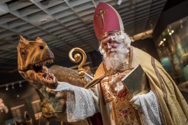 Der Nikolaus besucht erstmals die Kinder im LWL-Museum für Naturkunde. <br>Foto: LWL/Steinweg.