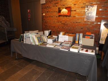 "Zahl so viel du kannst" heißt es an diesem Wochenende bei den antiquarischen Fachbüchern auf dem Weihnachtsbasar des LWL-Museums für Archäologie in Herne.<br>Foto: LWL/ T. Bitter