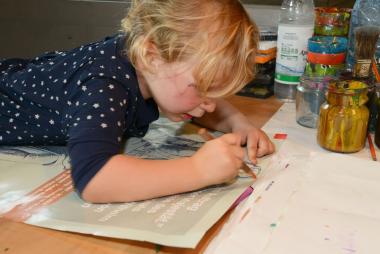 Am Sonntag basteln die Teilnehmer in der Kinderwerkstatt Weihnachtsengel.<br>Foto: LWL 