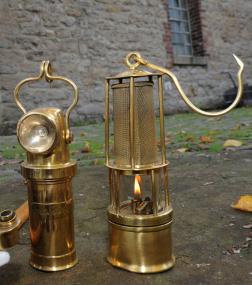 Bei der Lampenschicht im Besucherbergwerk dreht sich alles rund um das berühmte "Licht in der Nacht".<br>Foto: LWL/Appelhans