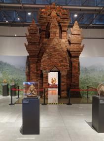 Der vietnamesische Tempel war das Highlight der Sonderausstellung "Schätze der Archäologie Vietnams" im LWL-Museum für Archäologie in Herne und sucht ein neues Zuhause. Interessenten melden sich bitte direkt beim Museum.<br>Foto: LWL/ S. Brentführer