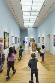 Kinder auf Entdeckungstour durch das LWL-Kunstmuseum.<br>Foto: LWL/Hanna Neander