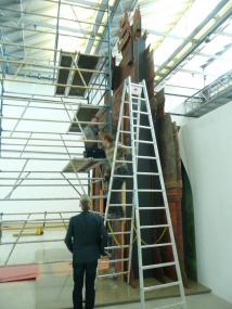 Heute nahm der Architekt Baumann in Herne Maß, um den Tempel daraufhin mit Unterstützung der Museumsmitarbeiter abzubauen.<br>Foto: LWL/Leenen
