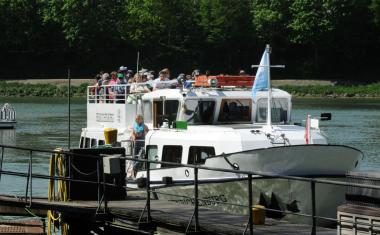 Mit dem Fahrgastschiff "Henrichenburg" können die Besucher zu einstündigen Kanalrundfahrten aufbrechen.<br>Foto: LWL/Hudemann
