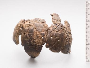 Reste eines verzierten Siebgefäßes, Fundort Warburg-Hohenwepel, Datierung: 5.200-4.900 v. Chr.<br>Foto: LWL-Archäologie für Westfalen, Stefan Brentführer