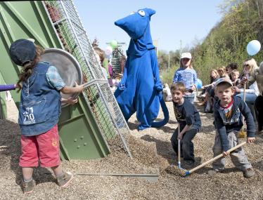 Spielplatzfest mit der blauen Ratte im LWL-Industriemuseum Henrichshütte Hattingen.<br>Foto: LWL/Hudemann