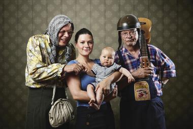 Hans Eickmann, Inga Stück und Markus Kiefer spielen in der Ruhrgebietskomödie "Schräge Vögel 2.0" die Familie Kalinowksi.<br>Foto: Hans Eickmann