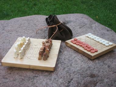 Solche Spielsteine aus Knochen können die Besucher am Wochenende im LWL-Museum für Archäologie herstellen. <br>Foto: LWL/M. Löbbert