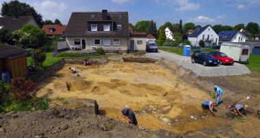 Die Ausgrabung liegt inmitten eines Wohngebiets in Werl.<br>Foto: LWL/H. Menne