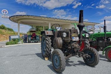 Freunde von Oldtimertraktoren können einige besonders schöne Modelle am kommenden Sonntag im LWL-Freilichtmuseum Detmold in Aktion erleben.<br>Foto: LWL/Jähne
