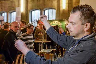 Lieber Bourbon oder Rye Whisky? Die Antwort darauf liefert Sebastian Büssing bei dem Tasting im Schiffshebewerk Henricheburg.<br>Foto: privat
